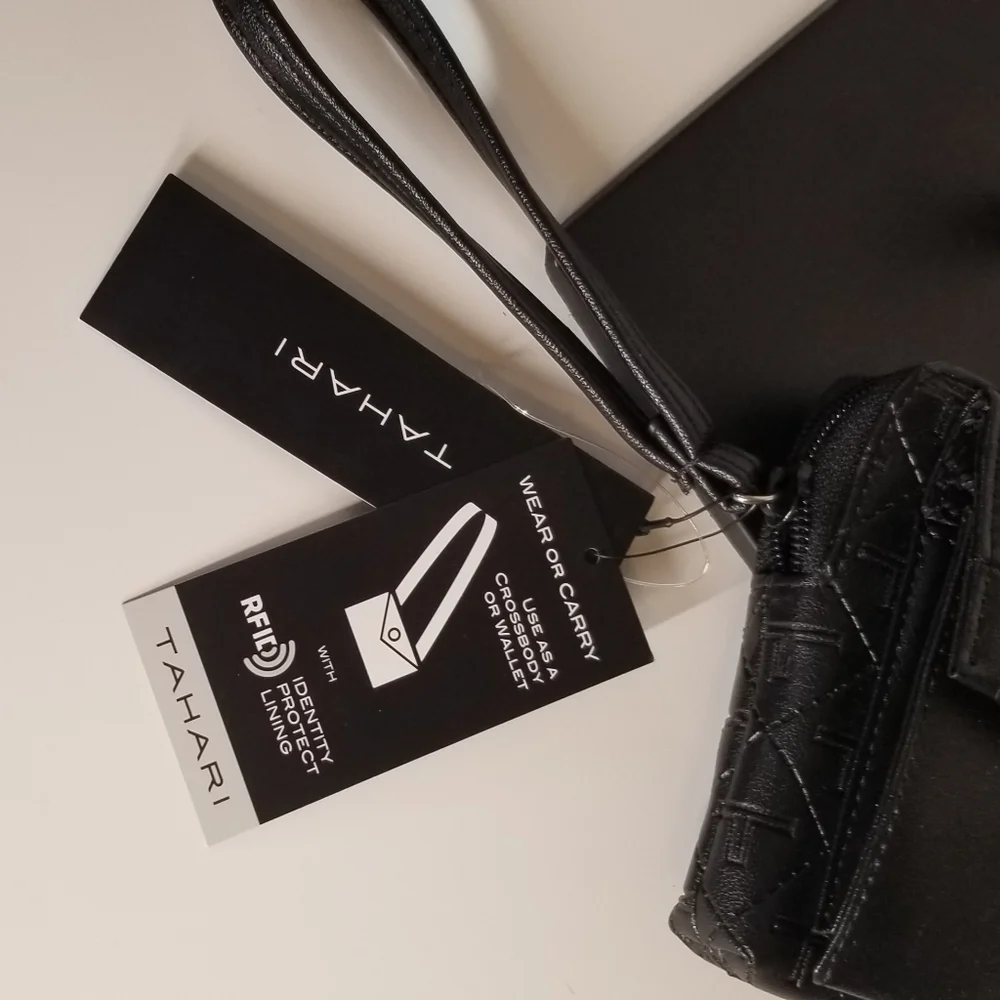 *NWT* Tahari Wristlet/Crossbody